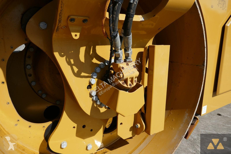 Compactador Caterpillar CB10