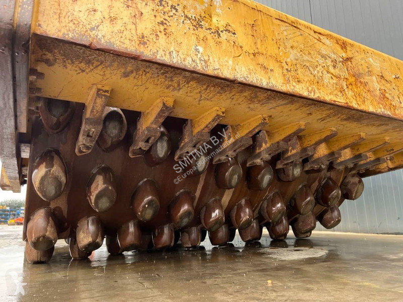 Zhutňovač Caterpillar CP76
