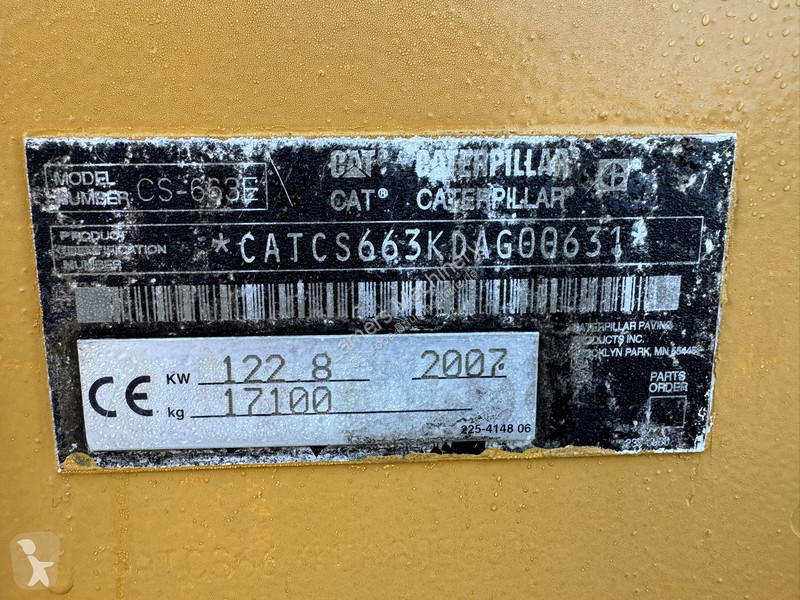 مدحلة Caterpillar CS 663E .