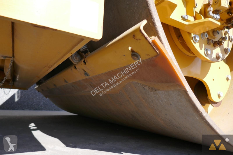 Compactor Caterpillar CB13