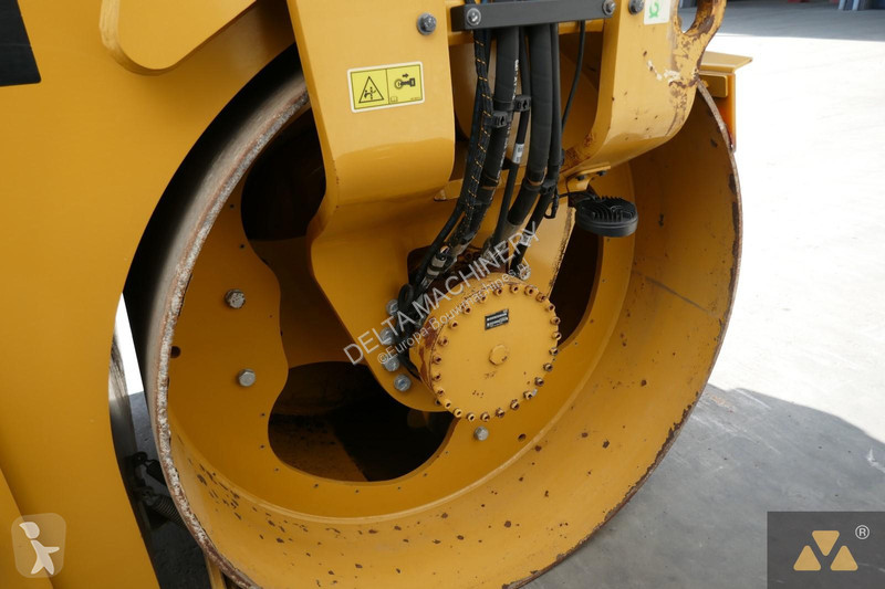 Compactador Caterpillar CB10