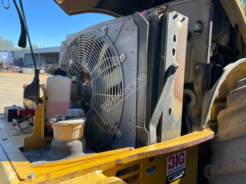 Walec Caterpillar CP64