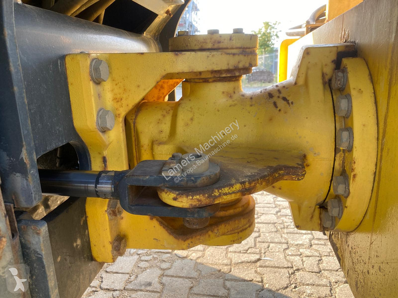Zhutňovač Bomag BW216 .