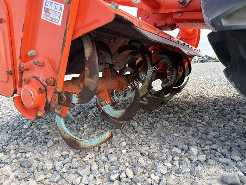 Дорожний коток Kubota ZB1600 Utility Tractor