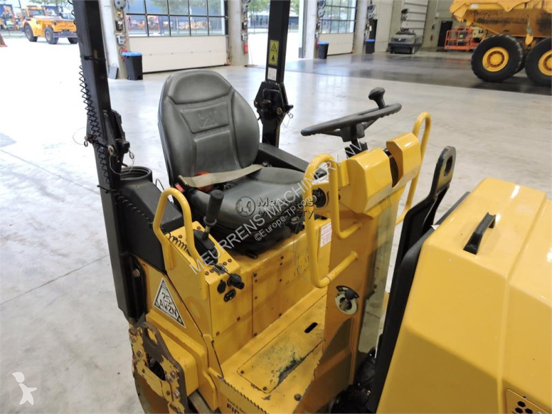 مدحلة Caterpillar CB1.7