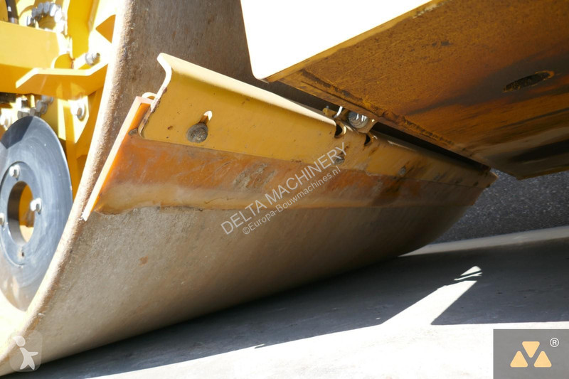 Compactor Caterpillar CB13