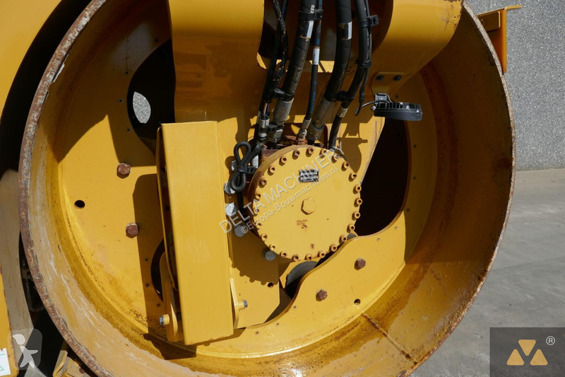 Compactador Caterpillar CB10