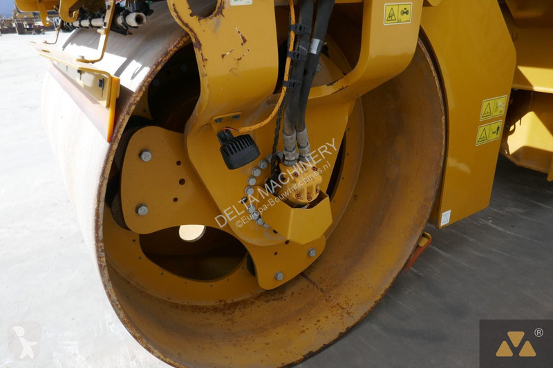 Compactor Caterpillar CB10