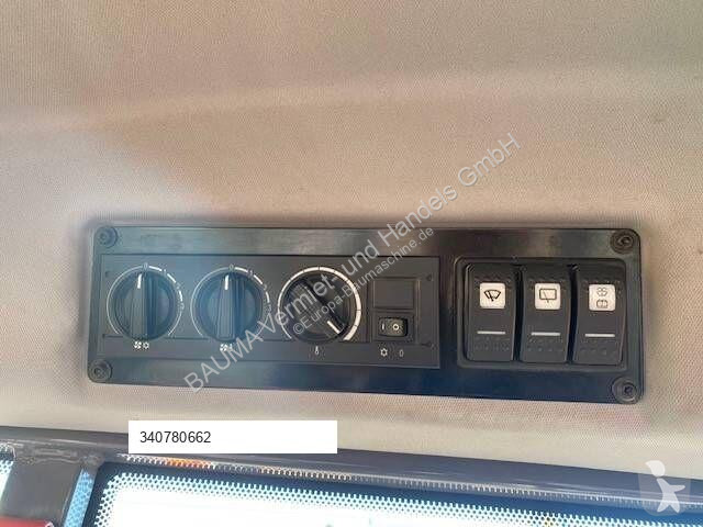 Дорожный каток Hamm H13i mit Verdichterplatten...