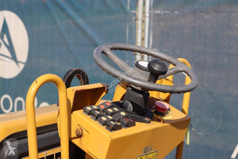 Compactador Caterpillar CB1.7