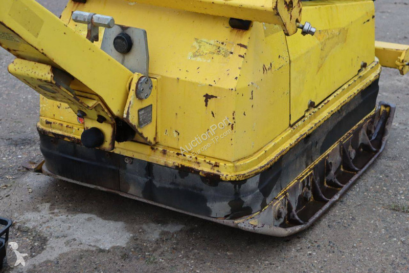 مدحلة Neuson Vibroplate DPU 100-70Le