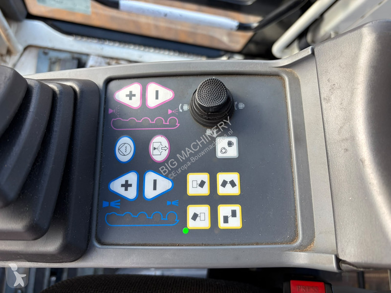 Vibrohenger Hamm DV70i + Bomag splitter