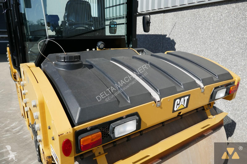Compactador Caterpillar CB10