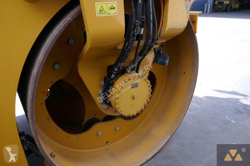 Compactor Caterpillar CB10
