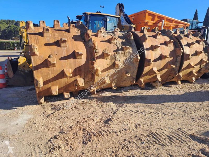 Zhutňovač Caterpillar 836K