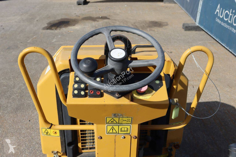 Compactador Caterpillar CB1.7