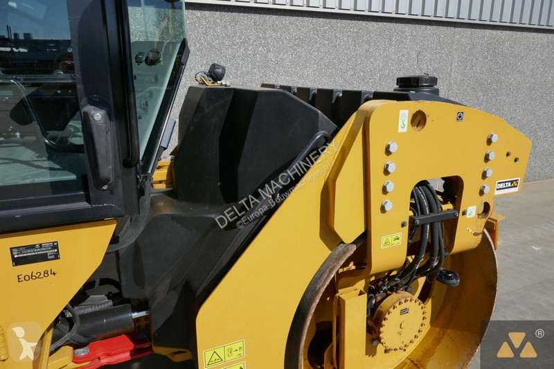 Compactador Caterpillar CB10