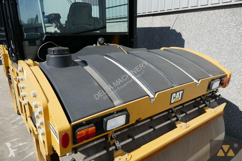 Compactor Caterpillar CB13