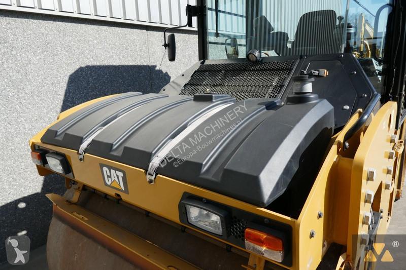 Compactador Caterpillar CB10