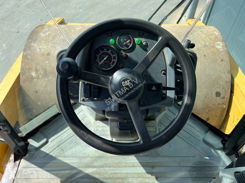 Compactor Caterpillar CS76