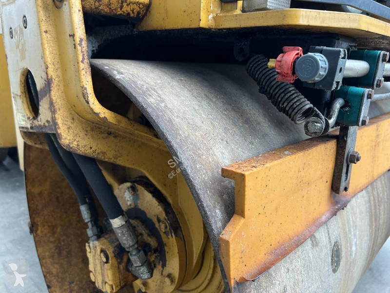 Zhutňovač Caterpillar CC24