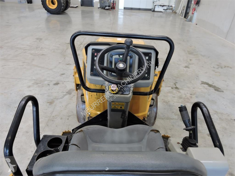مدحلة Caterpillar CB2.7