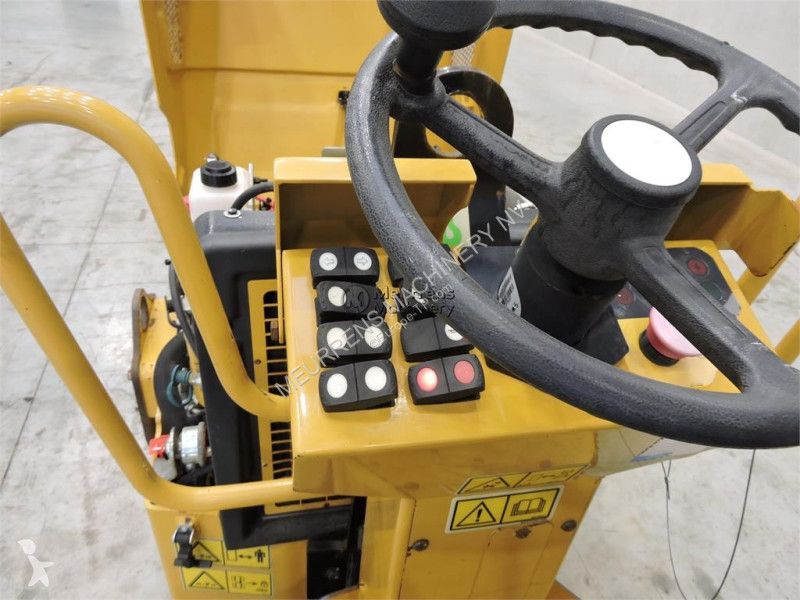 مدحلة Caterpillar CB1.7