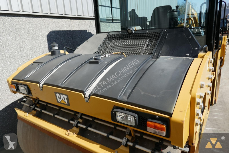 Compactor Caterpillar CB13