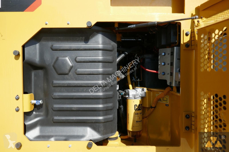 Compactador Caterpillar CB10