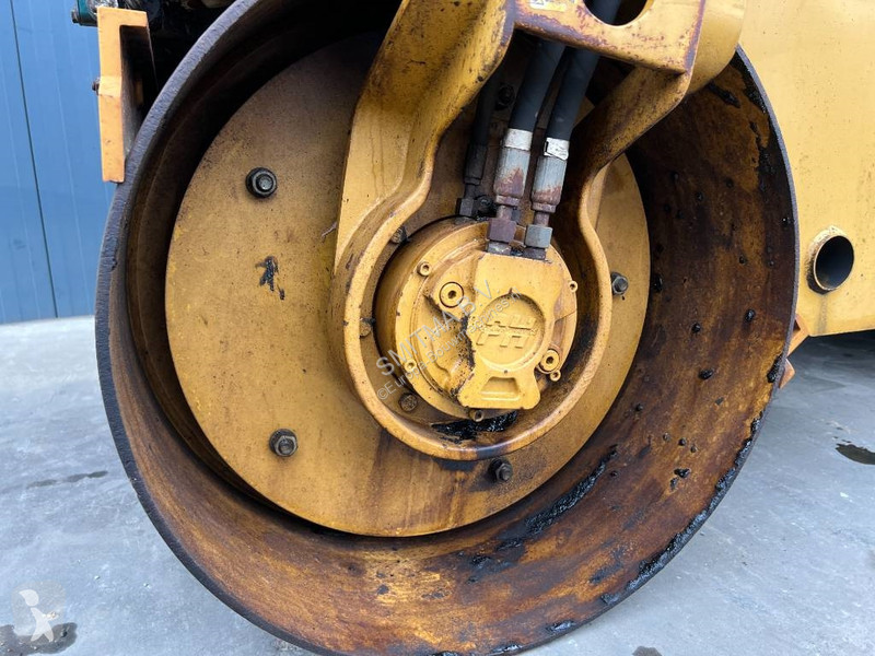 Zhutňovač Caterpillar CC24
