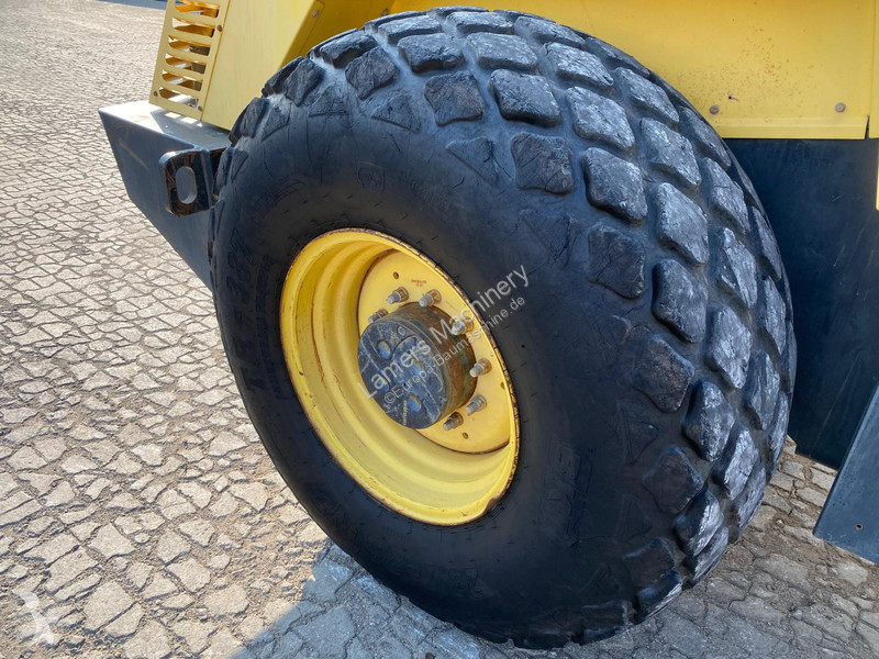 Zhutňovač Bomag BW216 .