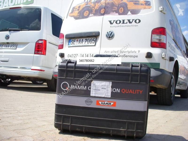 Дорожный каток Hamm H13i mit Verdichterplatten...