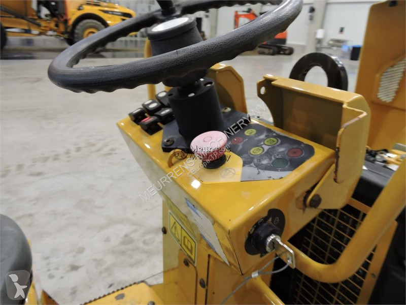 مدحلة Caterpillar CB1.7