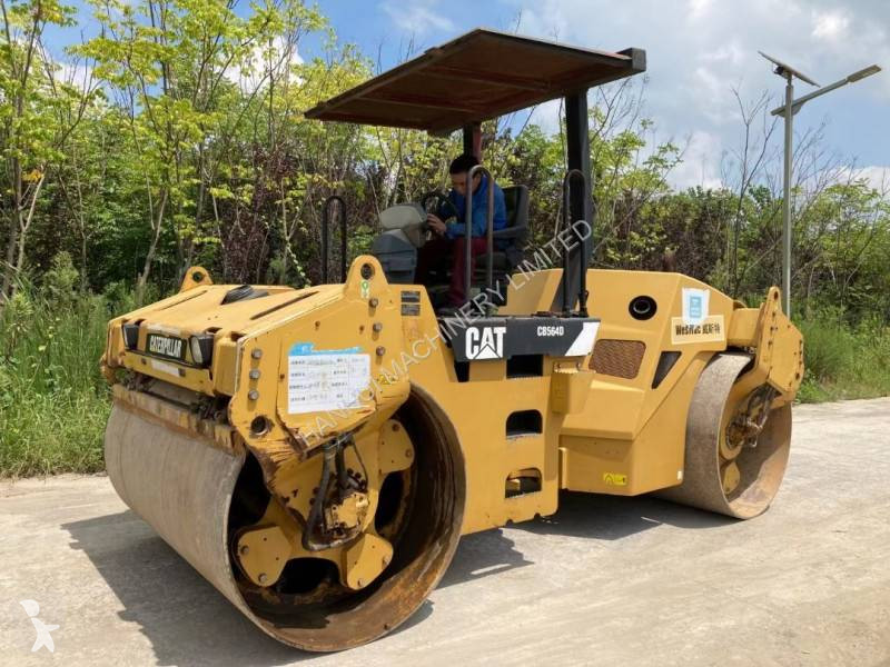 Compactador Caterpillar CB564D