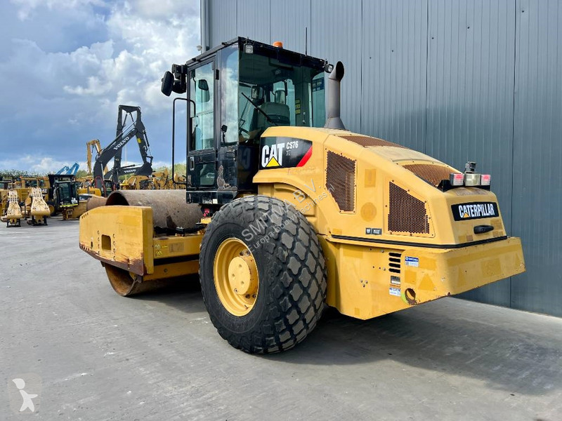 Compactador Caterpillar CS76