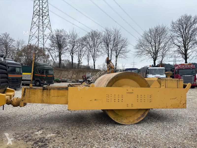 Zhutňovač  Rouleau tracté