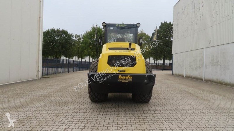 Compactador Bomag BW213 DH-5