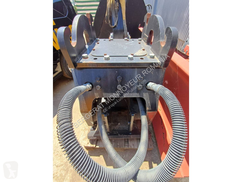 مدحلة Caterpillar CVP75