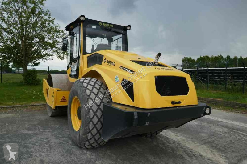 Zhutňovač Bomag BW 211 DH-5