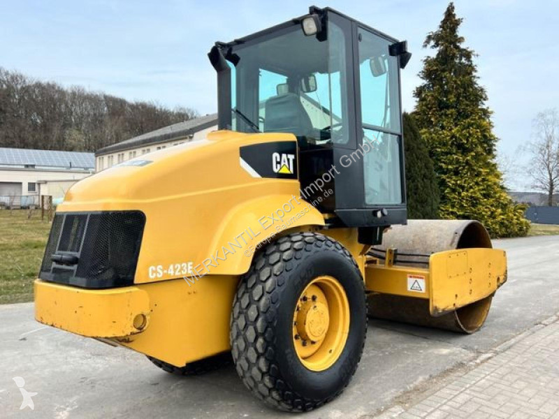 Zhutňovač   Caterpillar CS423E Planierwalze