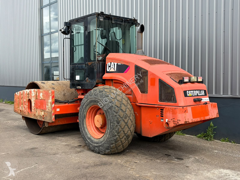 مدحلة Caterpillar CS74