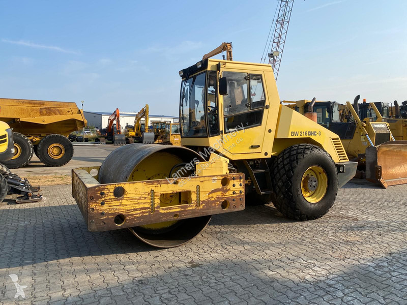 Zhutňovač Bomag BW216 .