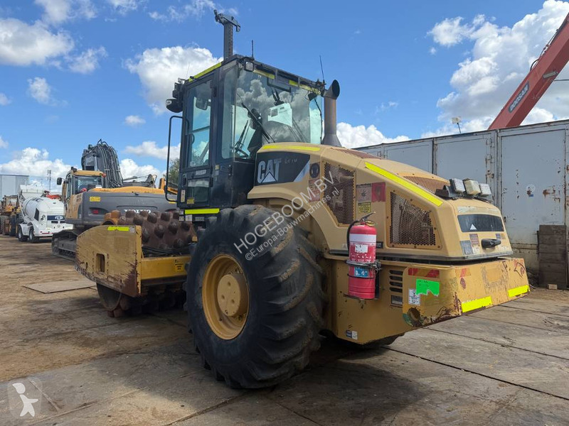 مدحلة Caterpillar CP 76