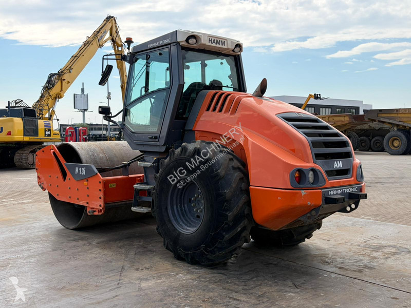 Hamm H13i compactor