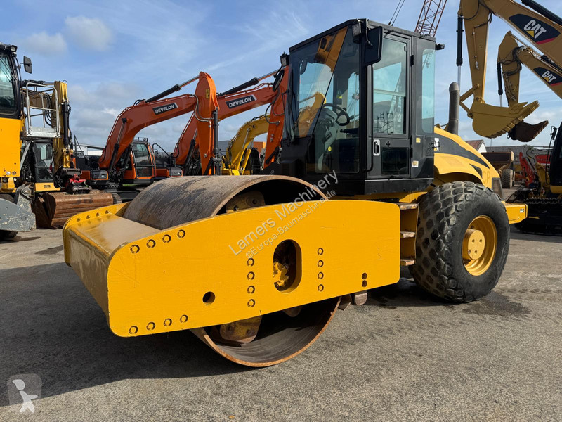 مدحلة Caterpillar CS 663E .