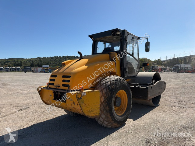 مدحلة JCB  VM115