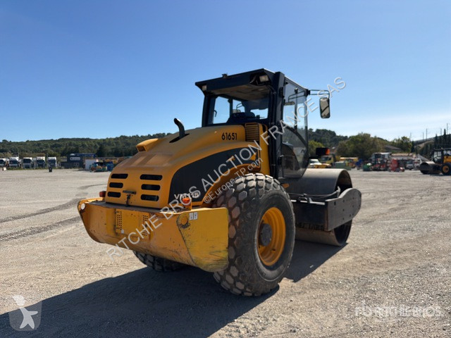مدحلة JCB  VM115HD