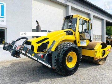 Compactador monocilíndrico Bomag