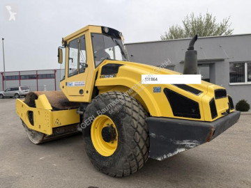 Compactador monocilíndrico Bomag