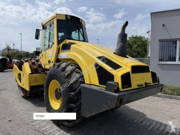 Compactador con rodillo de patas Bomag